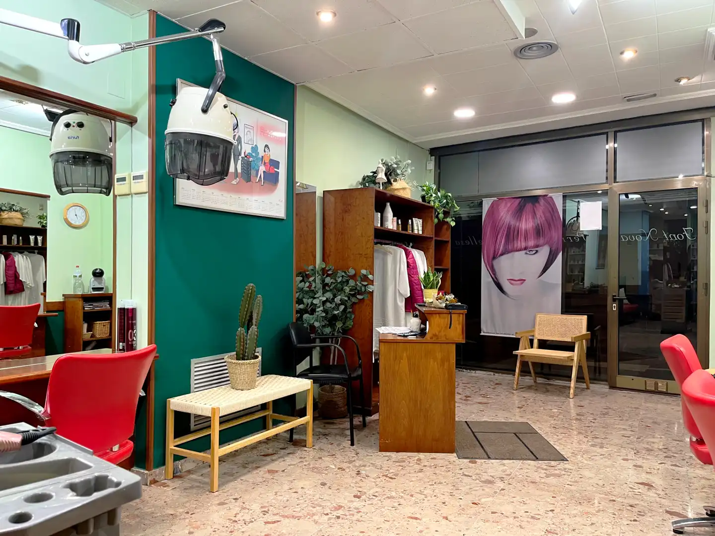Locale commerciale in vendita a Carrer de la Salut, imagen 2