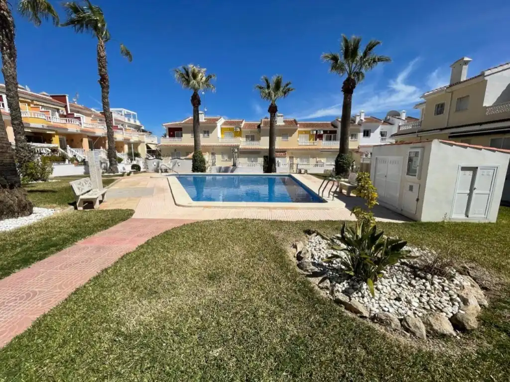 Piscina de Casa adosada en venda en Rojales amb Aire condicionat, Jardí privat i Piscina