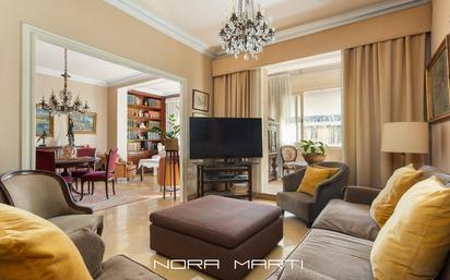 Living room of Flat for sale in  Barcelona Capital  with Terrace and Balcony