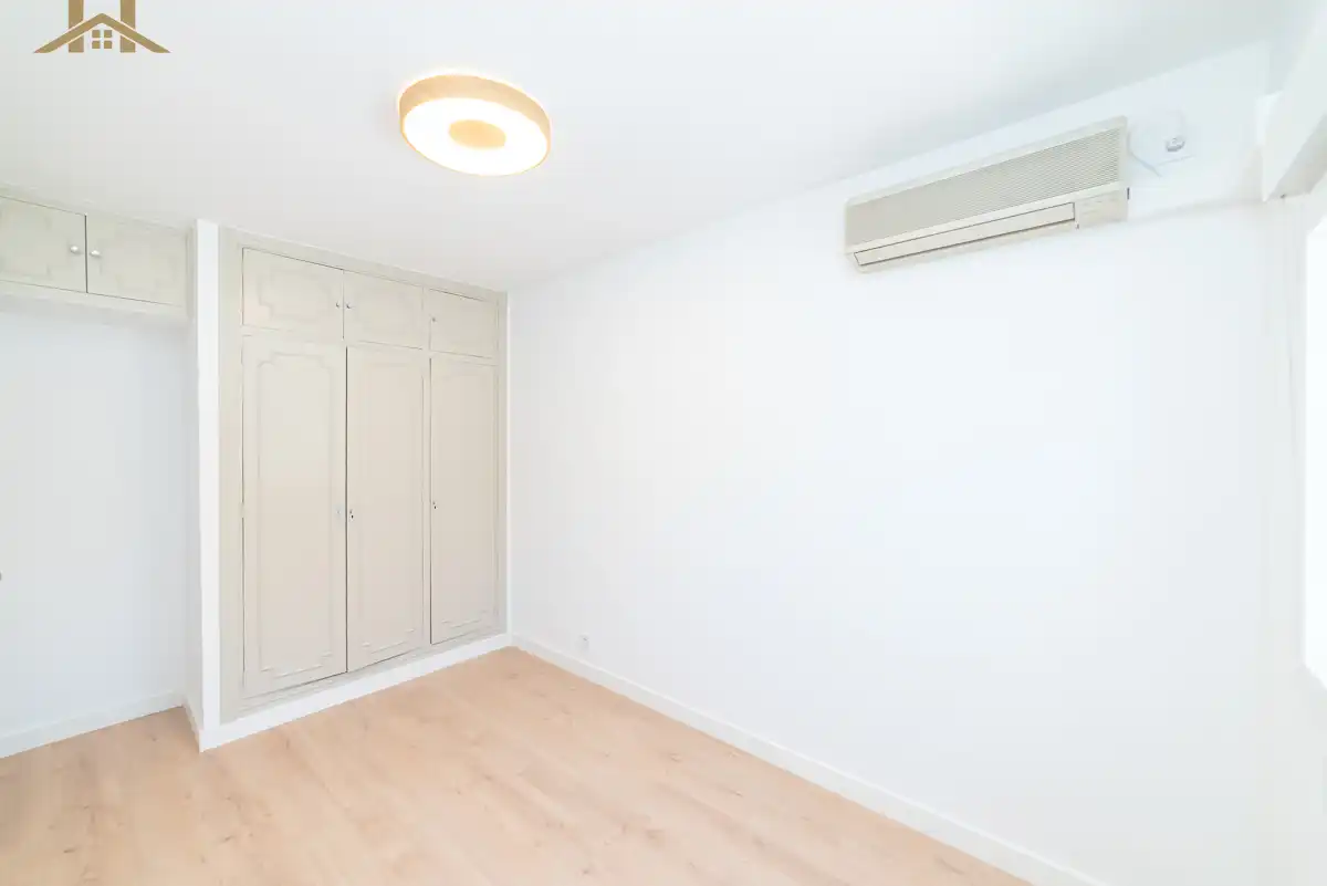 Bedroom of Flat for sale in Pozuelo de Alarcón  with Air Conditioner and Heating