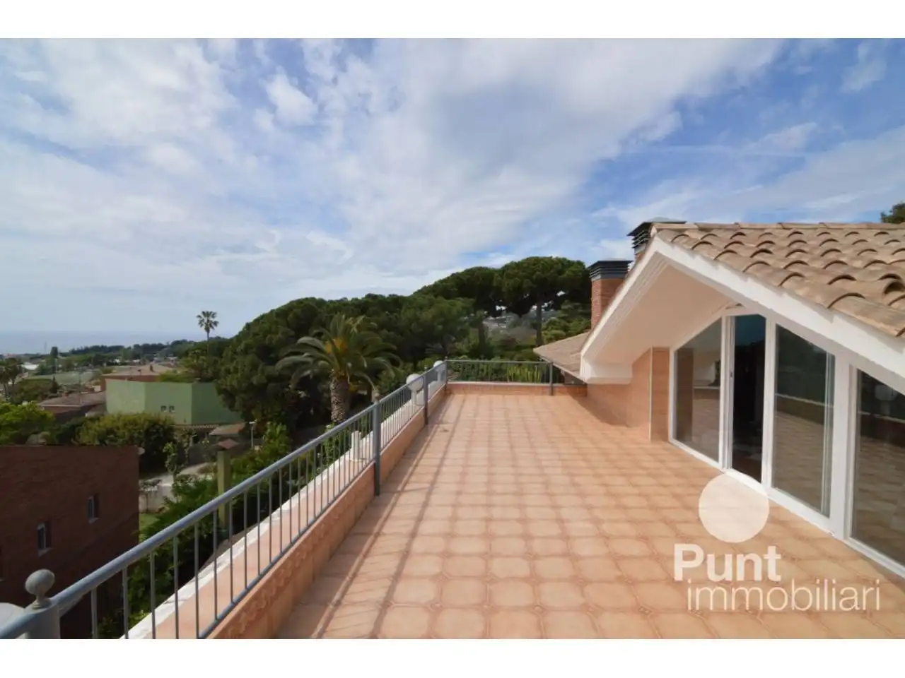 Vista exterior de Casa o xalet en venda en Premià de Dalt amb Calefacció, Jardí privat i Terrassa