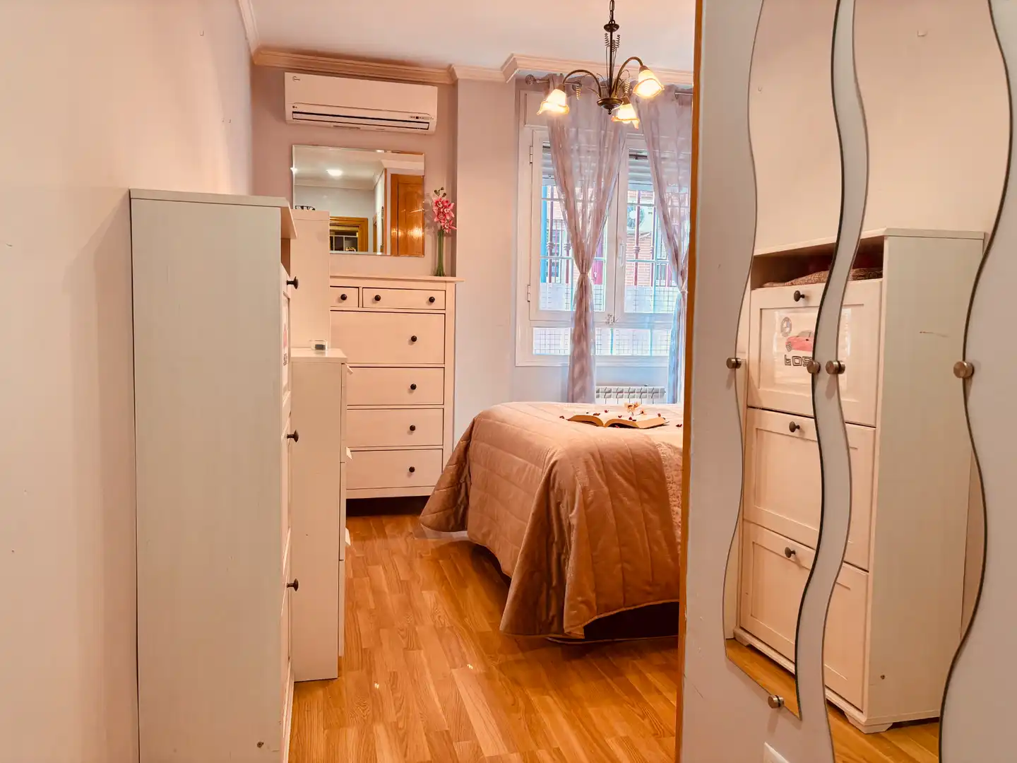 Bedroom of Flat for rent in Getafe  with Air Conditioner, Parquet flooring and Washing machine