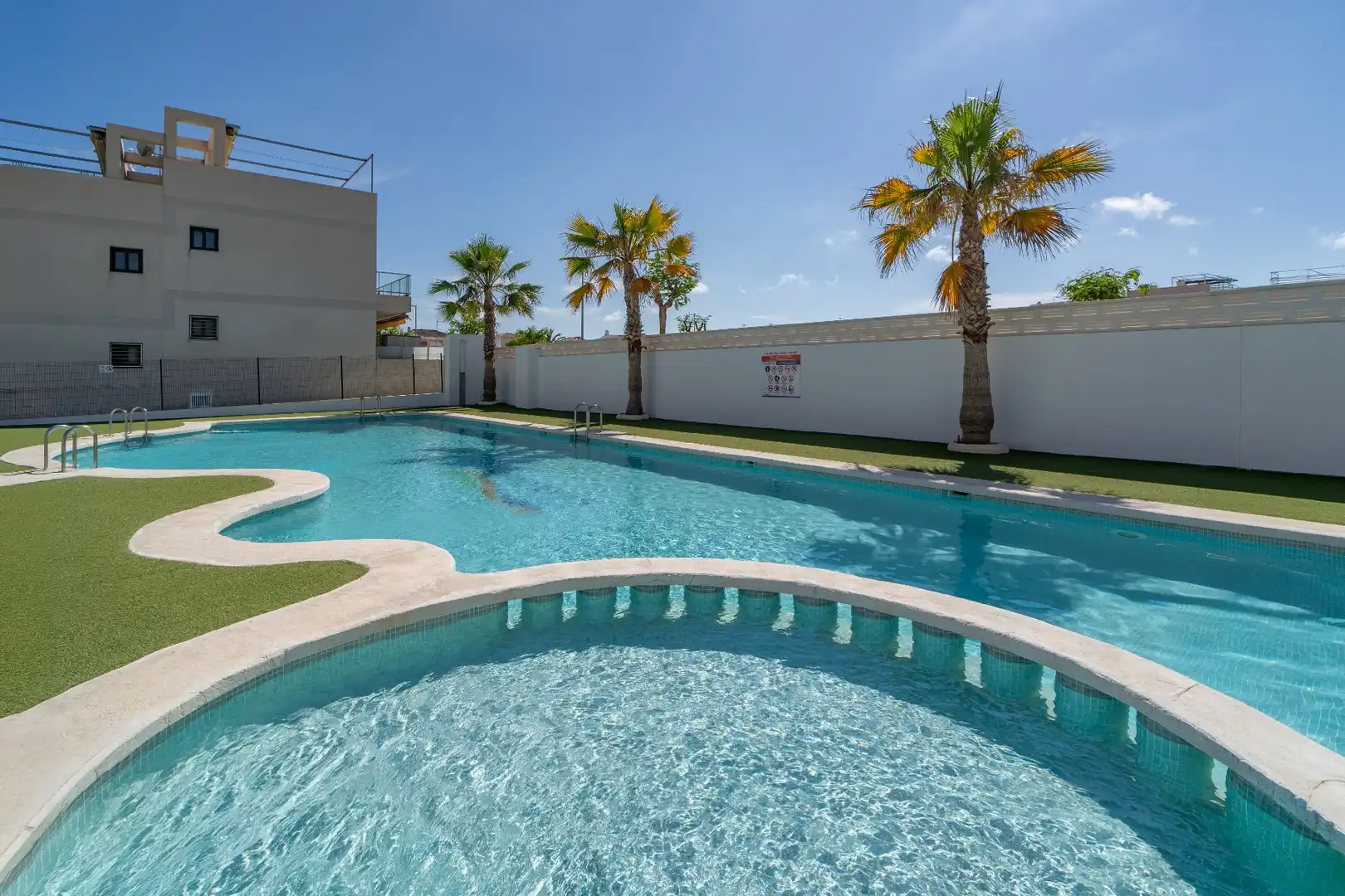 Piscina de Àtic en venda en Pilar de la Horadada amb Aire condicionat, Calefacció i Terrassa