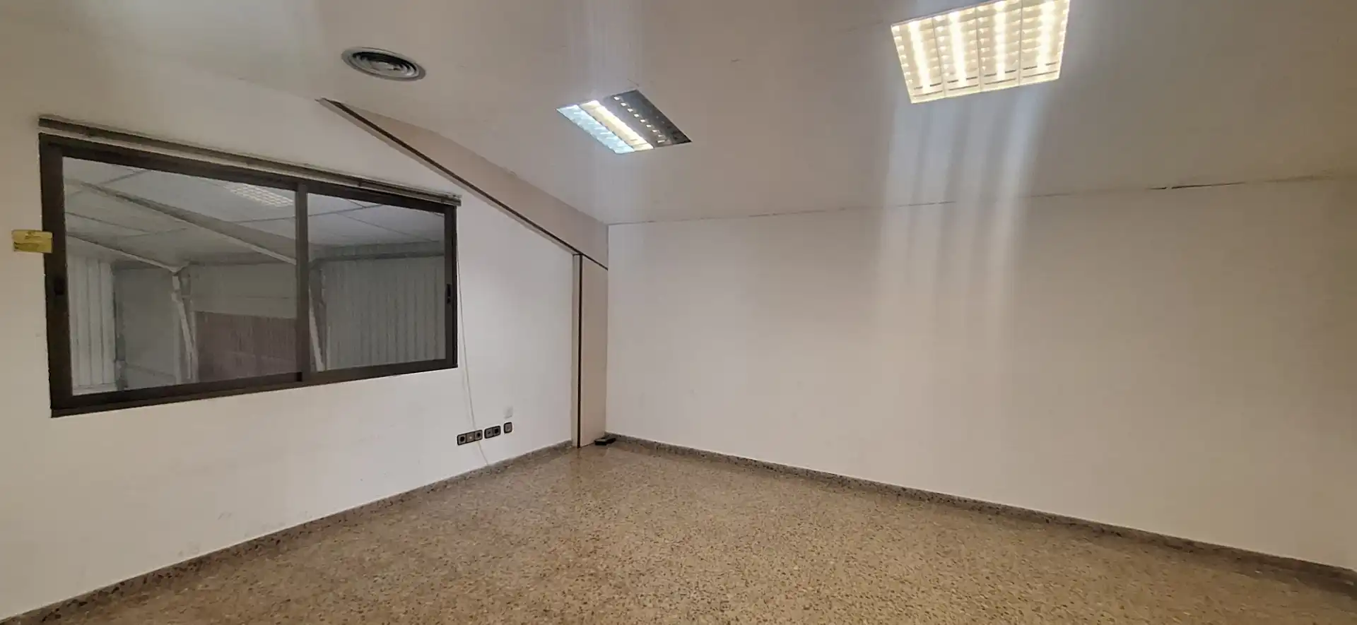 Fabrikhallen zur Miete in Valencia