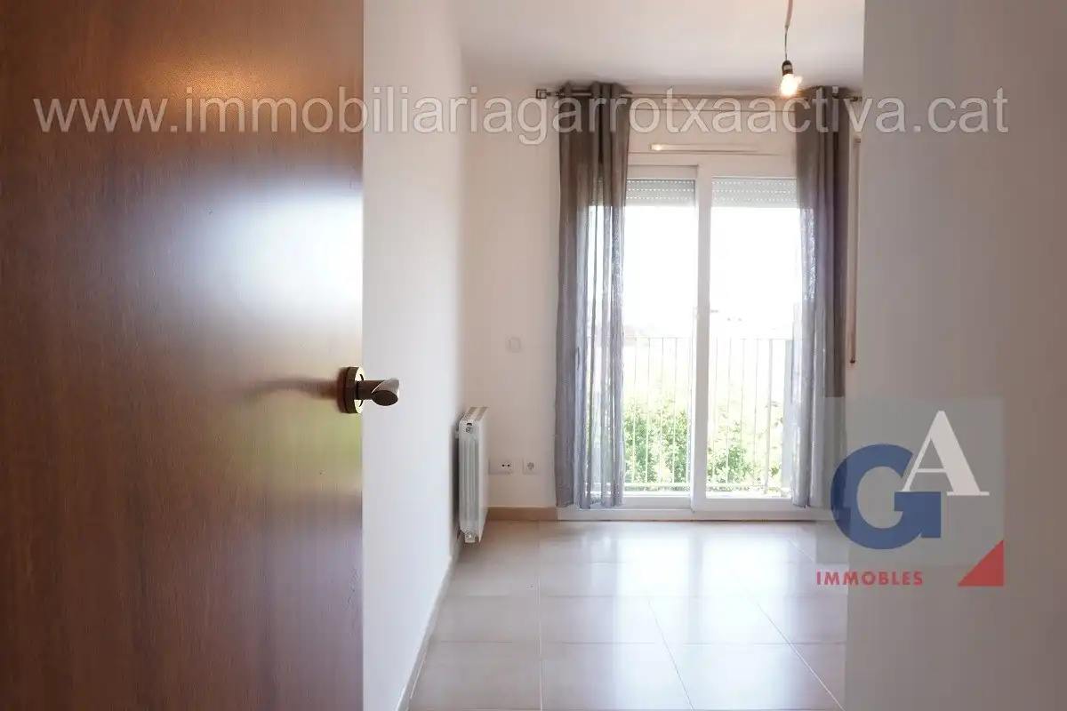 Dormitori de Dúplex en venda en Olot amb Calefacció, Terrassa i Balcó
