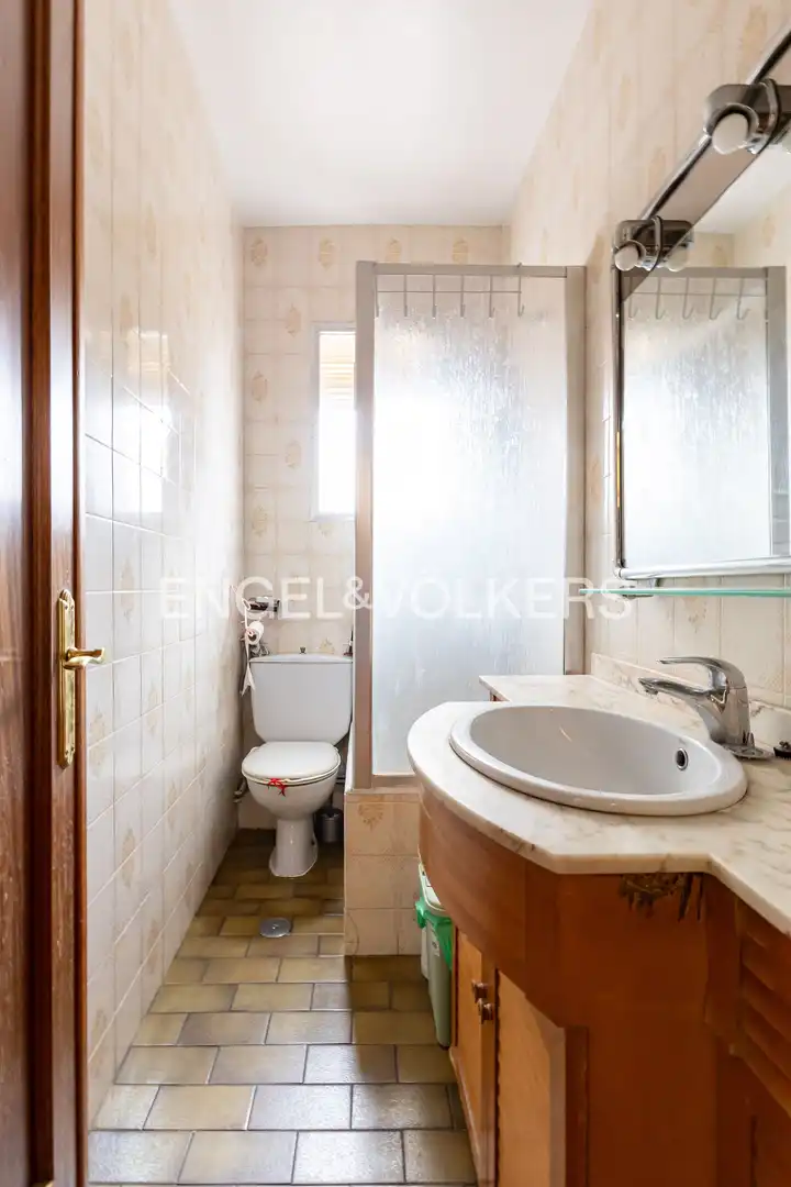 Badezimmer von Maisonette zum Verkauf in Madrid mit Klimaanlage, Heizung und Parkett