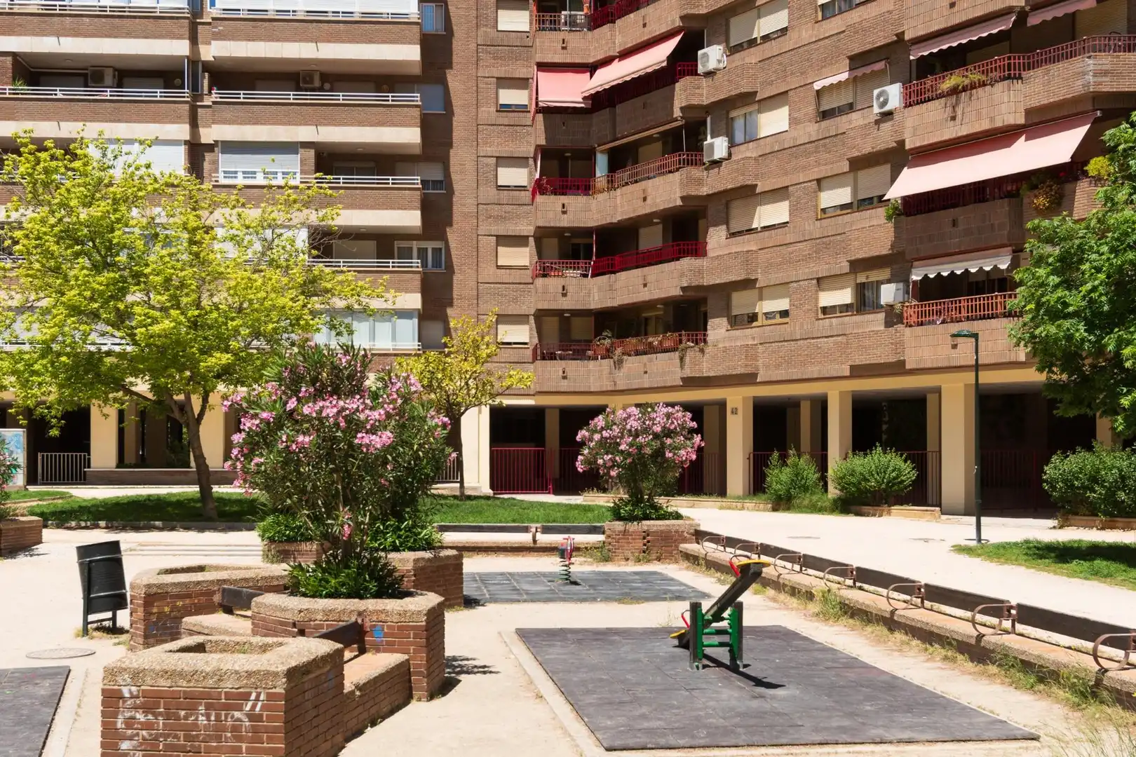 Piso en venta en Avenida ALIERTA, CESAREO, 42, Parque Miraflores