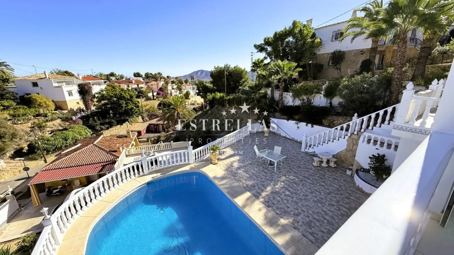 Vista exterior de Casa o xalet en venda en La Nucia amb Aire condicionat, Calefacció i Jardí privat