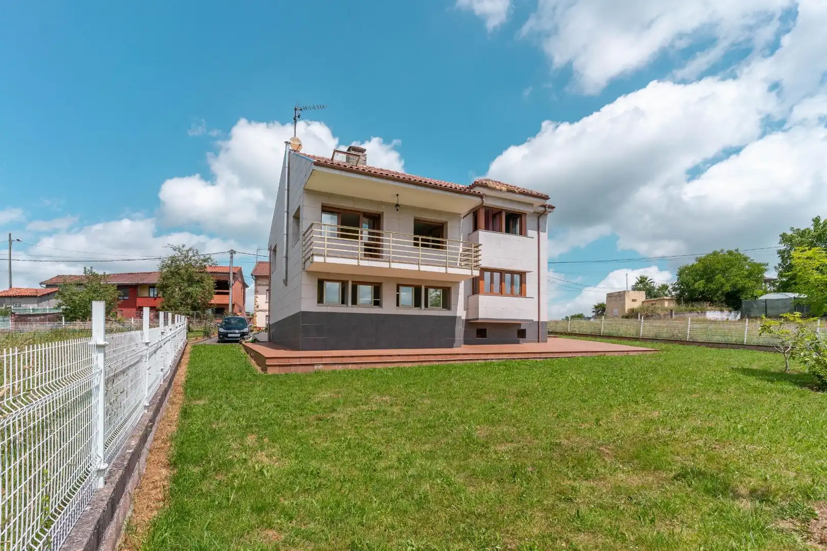 Vista exterior de Casa o xalet en venda en Bimenes amb Calefacció, Jardí privat i Terrassa
