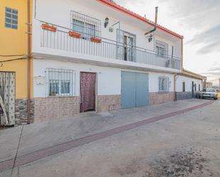 Vista exterior de Casa adosada en venda en Deifontes amb Calefacció i Balcó