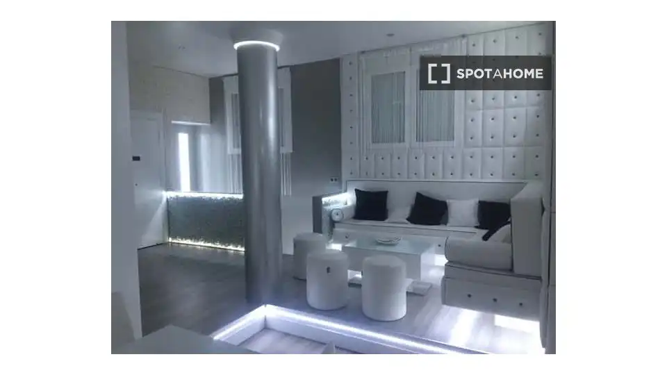 Bedroom of Flat for rent in Madrid  with Air Conditioner, Heating and Furnished