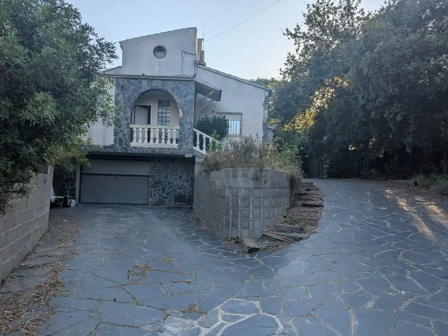 Vista exterior de Casa o xalet en venda en La Roca del Vallès amb Jardí privat i Traster