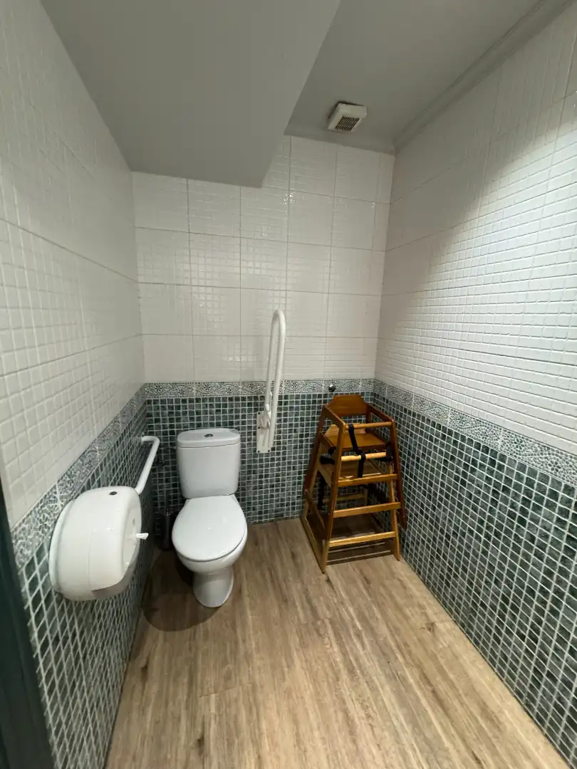 Bathroom of Commercial properties for rent in Bilbao   with Air Conditioner and Furnished