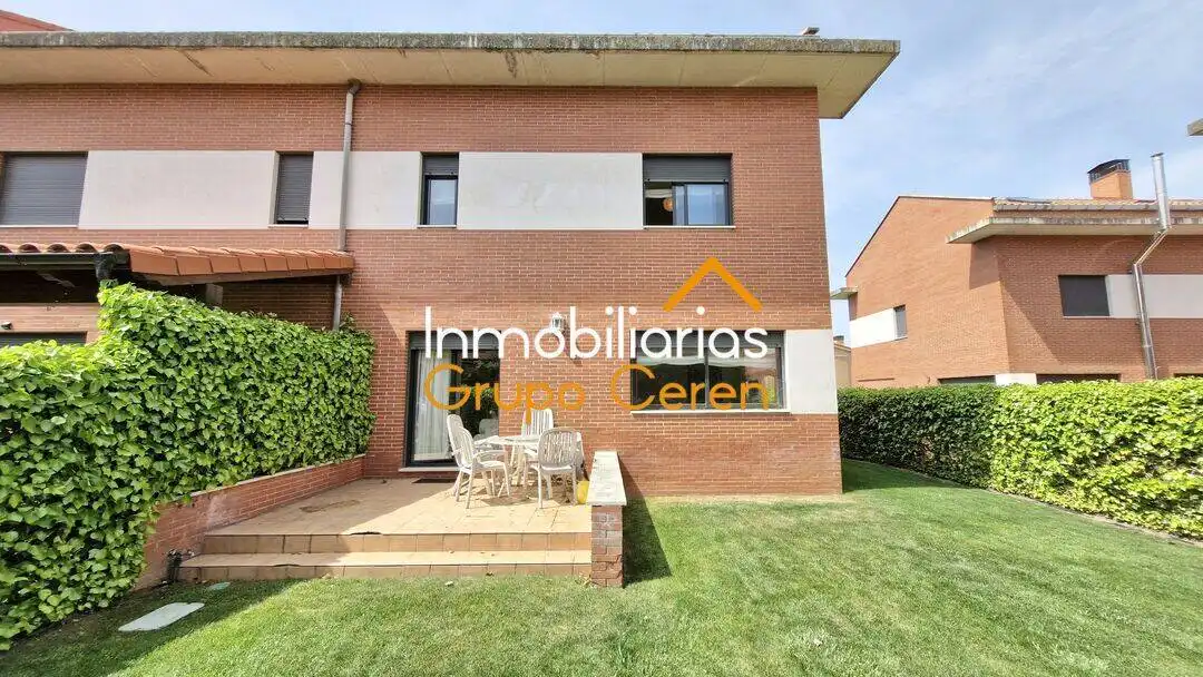 Jardín de Casa adosada en venta en Cirueña con Calefacción, Jardín privado y Terraza