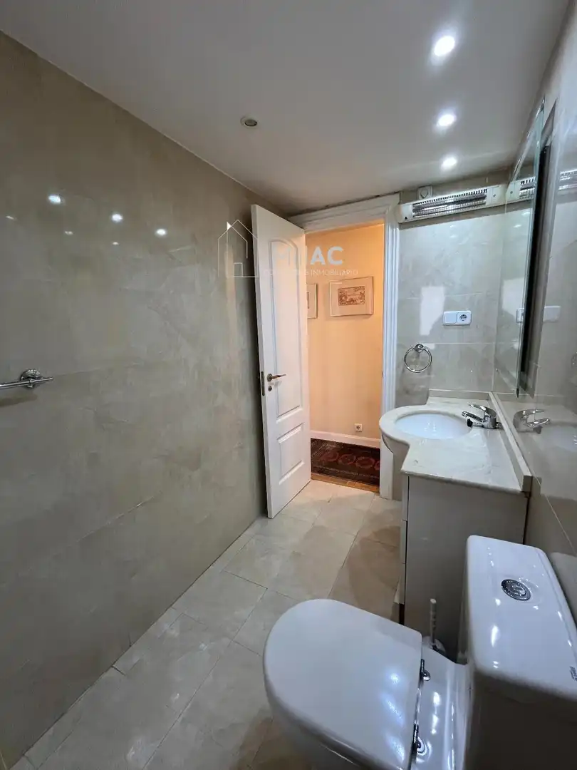 Baño de Piso en venta en Madrid con Aire acondicionado, Calefacción y Terraza