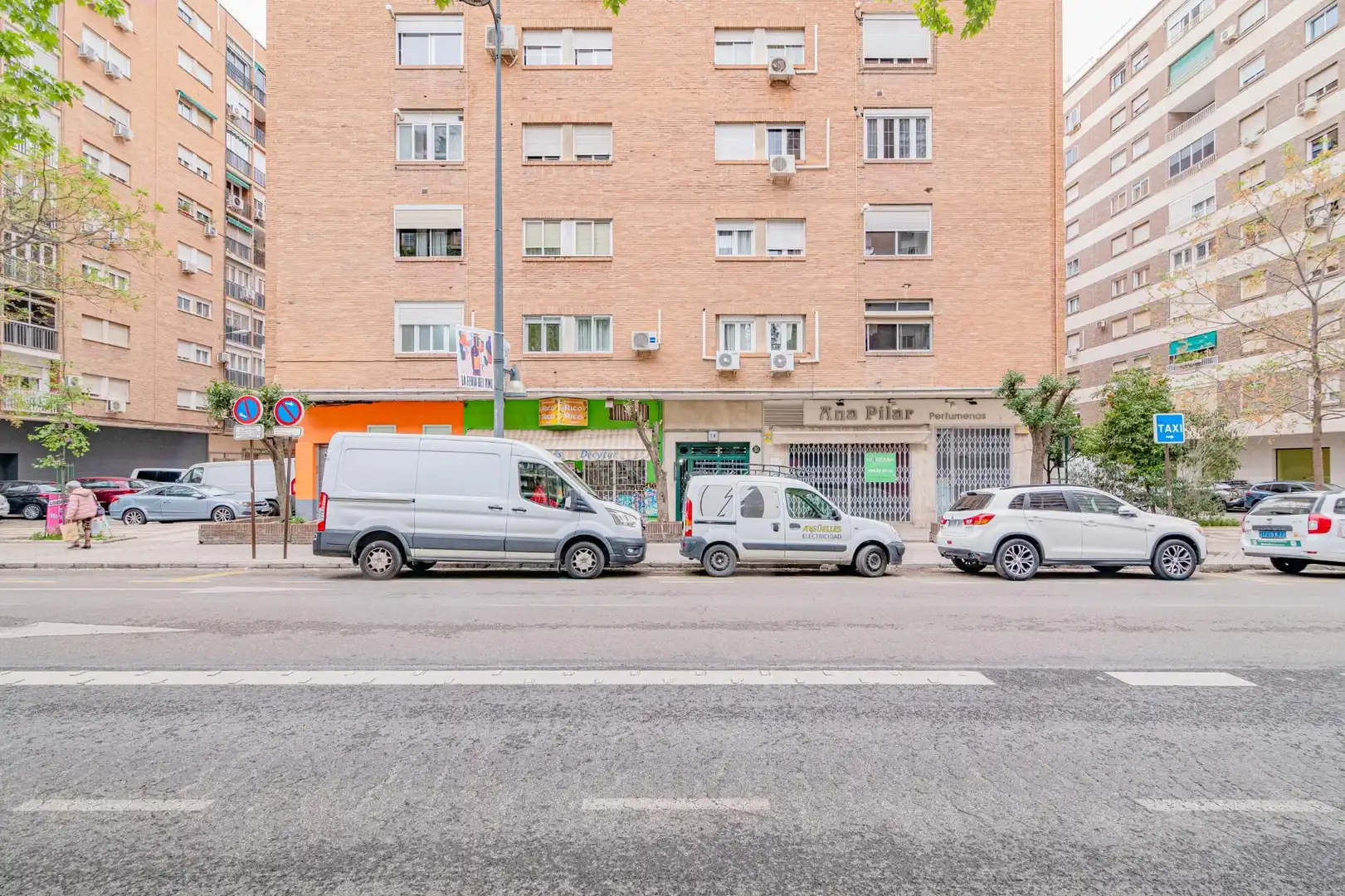 Außenansicht von Wohnung zum Verkauf in  Granada Capital mit Klimaanlage und Parkett