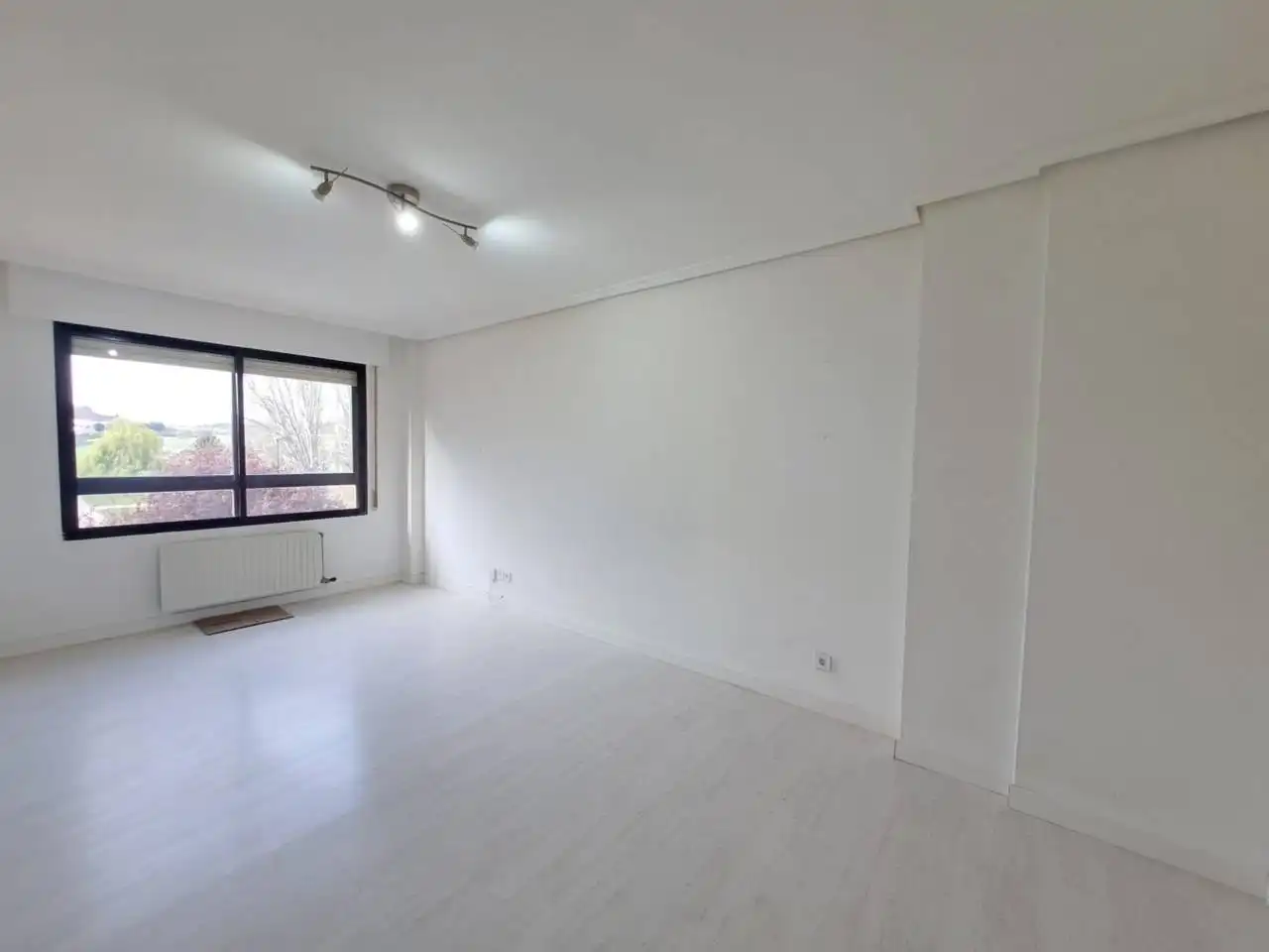 Bedroom of Flat for sale in Burgos  with Heating, Parquet flooring and Storage room