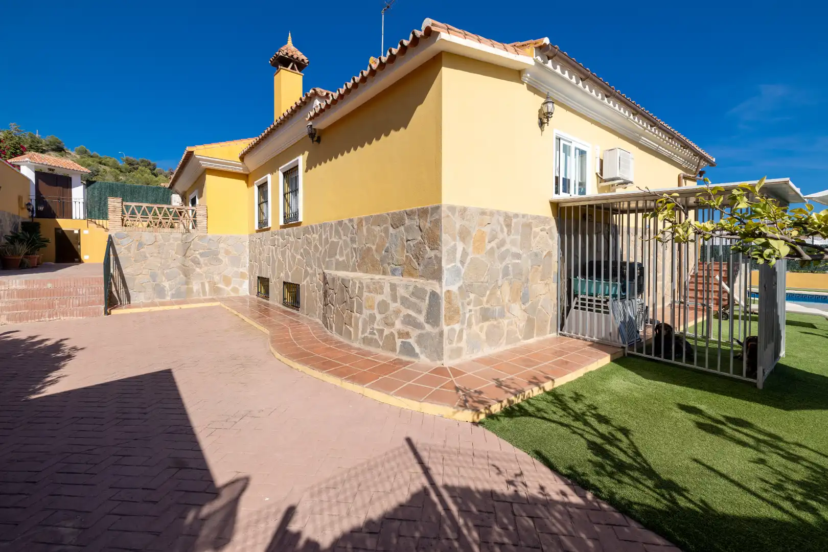 Exterior view of Houses for sale in Málaga  with Air Conditioner, Heating and Private garden