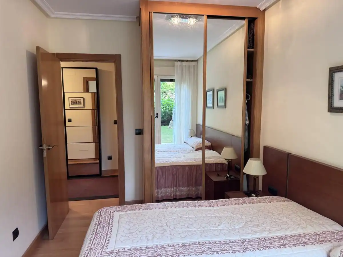 Schlafzimmer von Wohnung zum Verkauf in Llanes mit Heizung, Privatgarten und Terrasse