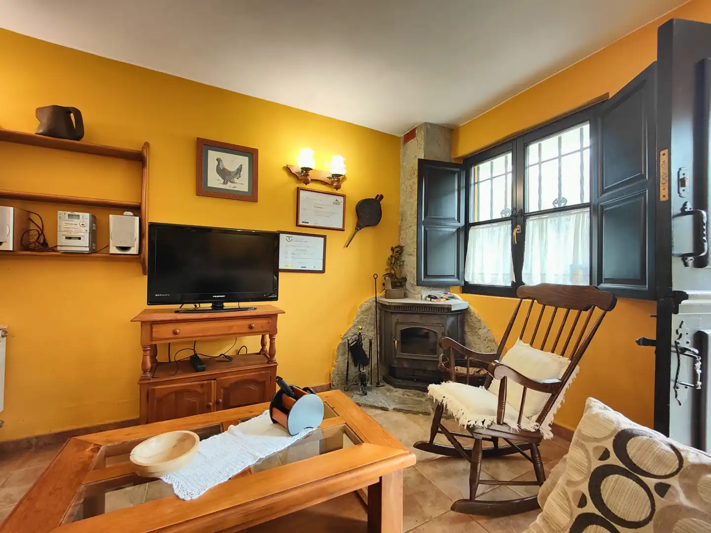 Sala de estar de Casa o chalet en venta en Quirós con Jardín privado, Amueblado y Balcón