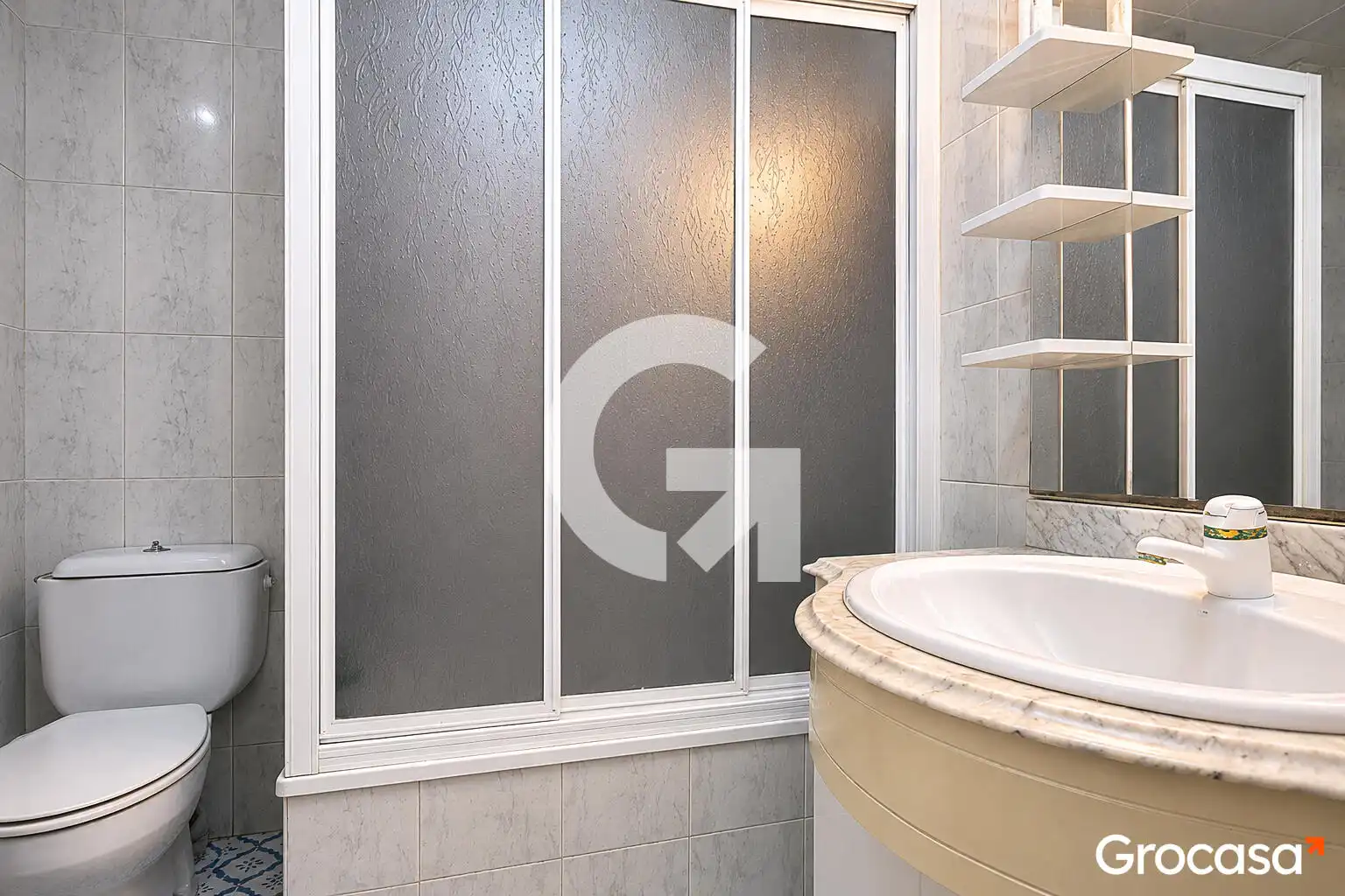 Bathroom of Flat for sale in Sant Vicenç Dels Horts  with Heating, Furnished and Oven
