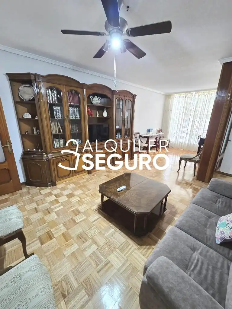 Sala de estar de Piso de alquiler en Alcalá de Henares con Aire acondicionado, Calefacción y Terraza