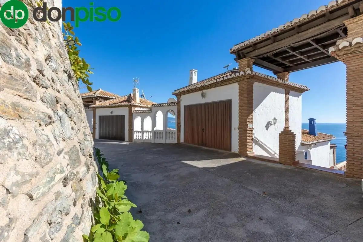 Exterior view of Houses for sale in Almuñécar  with Air Conditioner, Heating and Private garden