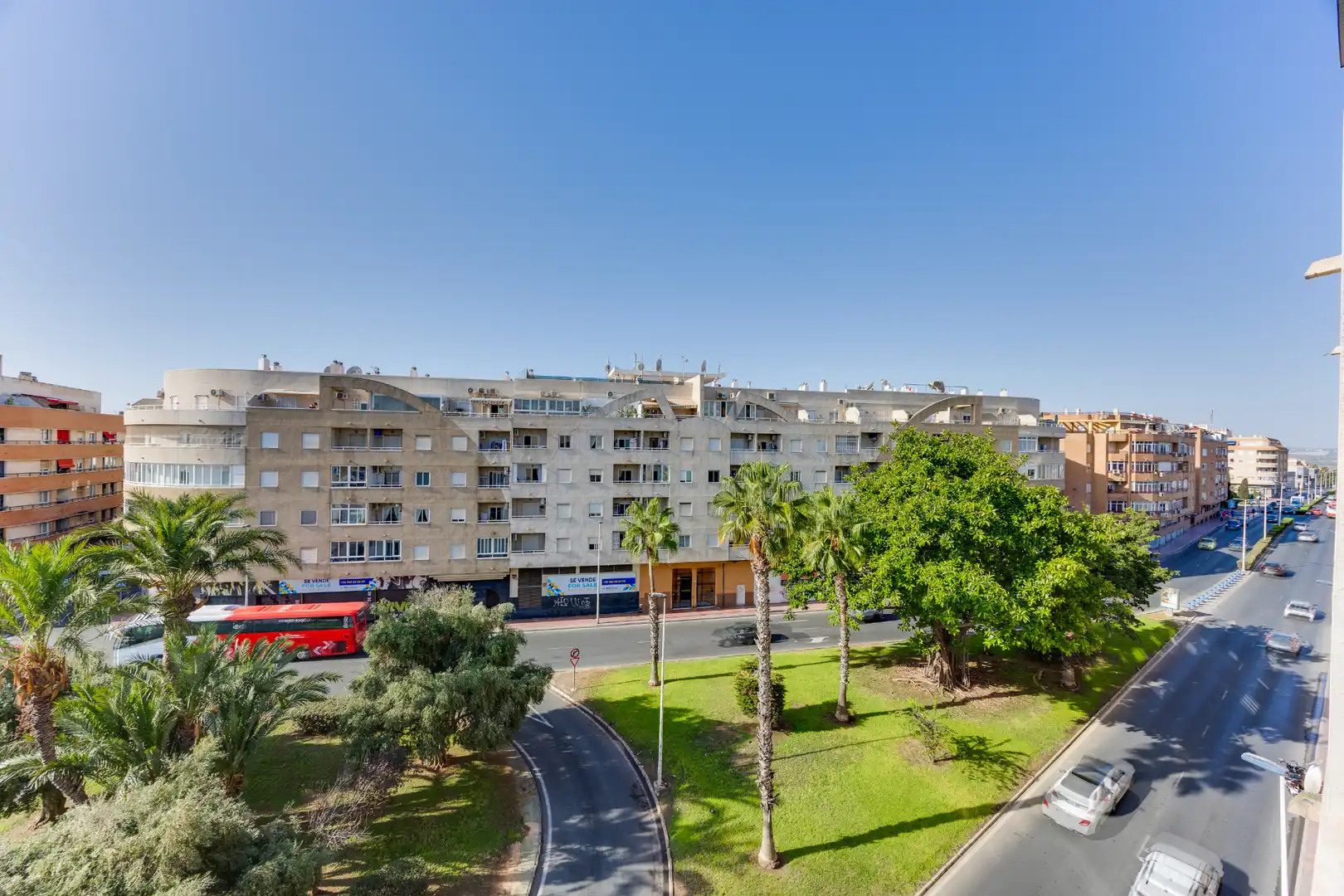Vista exterior de Pis en venda en Torrevieja amb Terrassa, Moblat i Piscina comunitària