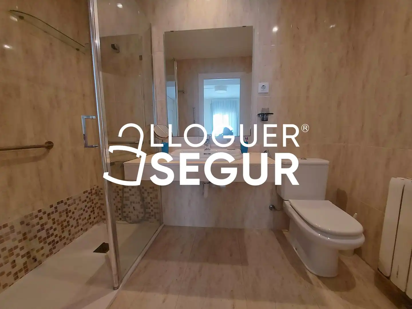 Badezimmer von Wohnung zur Miete in Barcelona mit Klimaanlage und Heizung