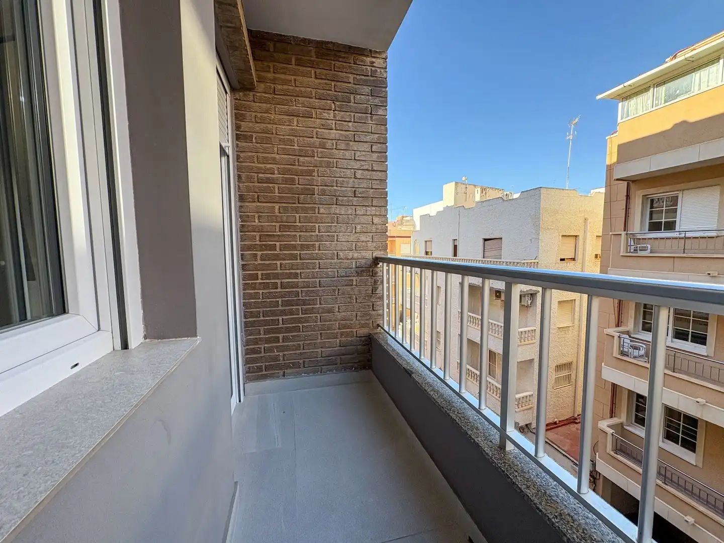 Terrasse von Wohnung zum Verkauf in Torrevieja mit Klimaanlage, Heizung und Terrasse