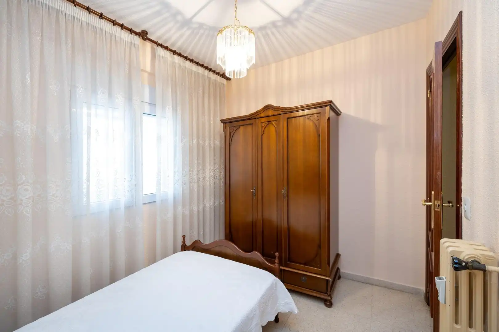 Schlafzimmer von Wohnung zum Verkauf in Granada mit Heizung und Balkon