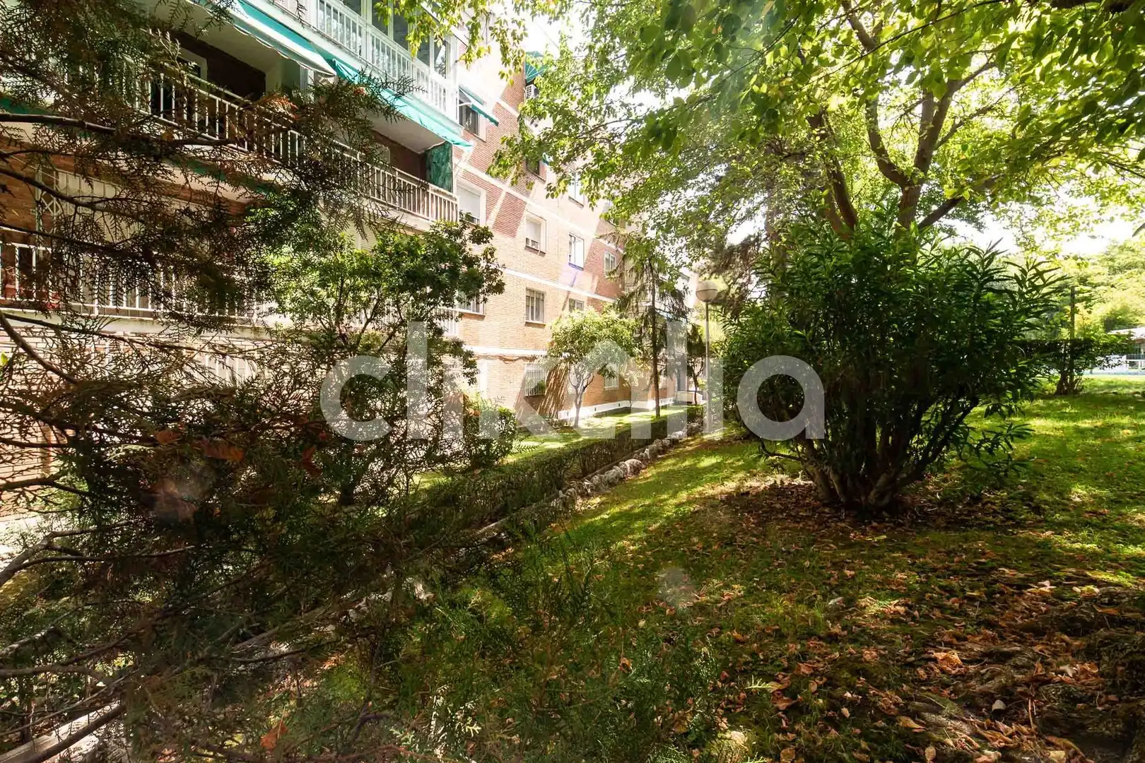 Außenansicht von Wohnung zum Verkauf in Madrid mit Klimaanlage, Heizung und Privatgarten