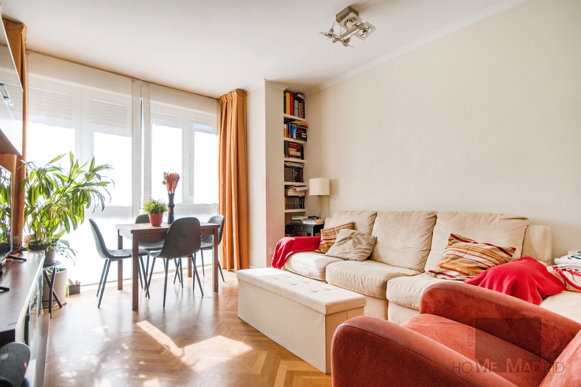 Living room of Flat for sale in  Madrid Capital  with Air Conditioner, Heating and Parquet flooring