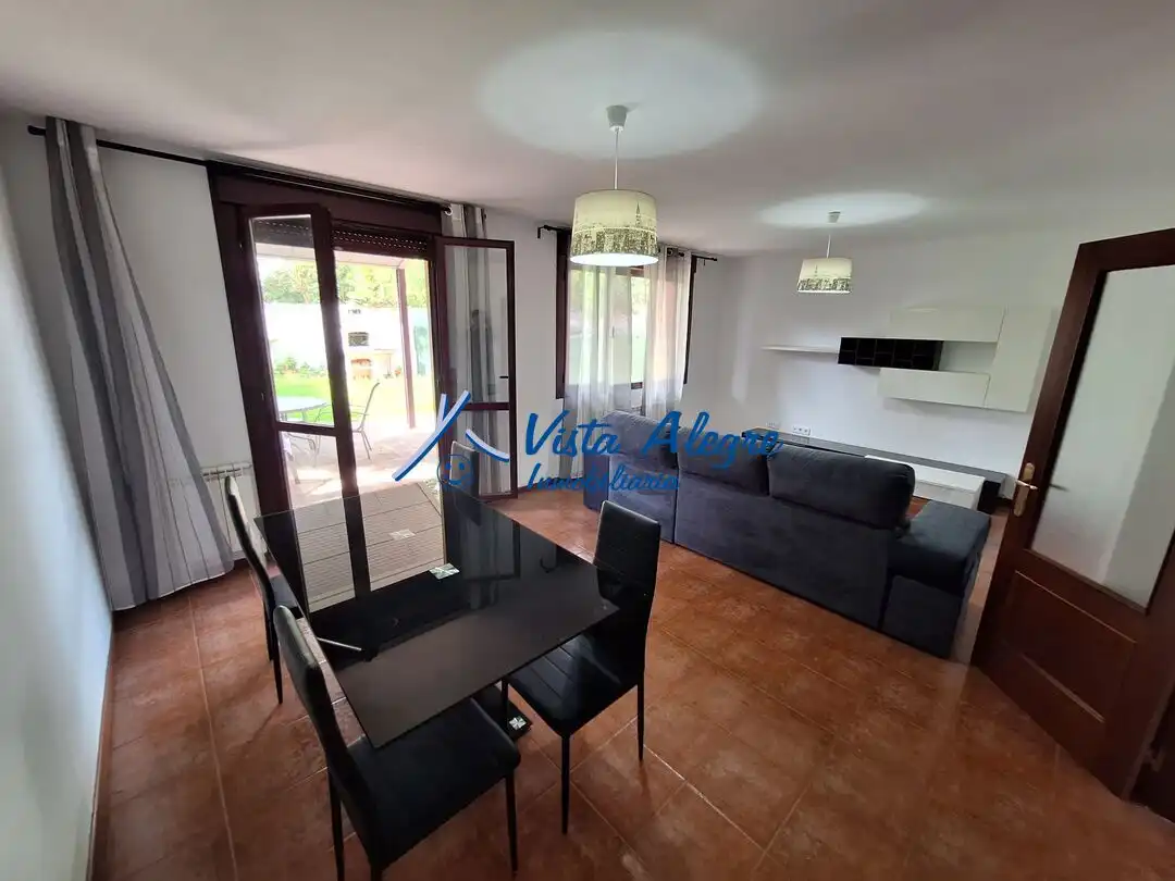 Wohnzimmer von Einfamilien-Reihenhaus zum Verkauf in Santo Domingo de la Calzada mit Heizung, Privatgarten und Terrasse