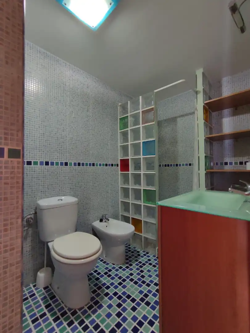 Bany de Apartament de lloguer en Alicante / Alacant amb Parquet, Moblat i Forn