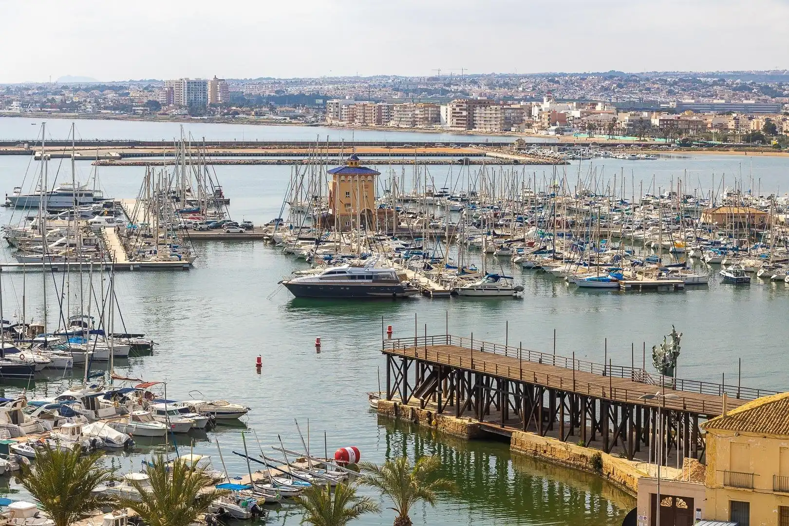 Wohnungen zur Miete in Torrevieja mit Klimaanlage, Heizung und Privatgarten