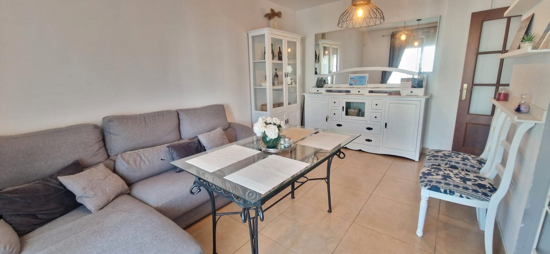 Sala de estar de Piso en venta en  Córdoba Capital con Aire acondicionado, Amueblado y Piscina comunitaria