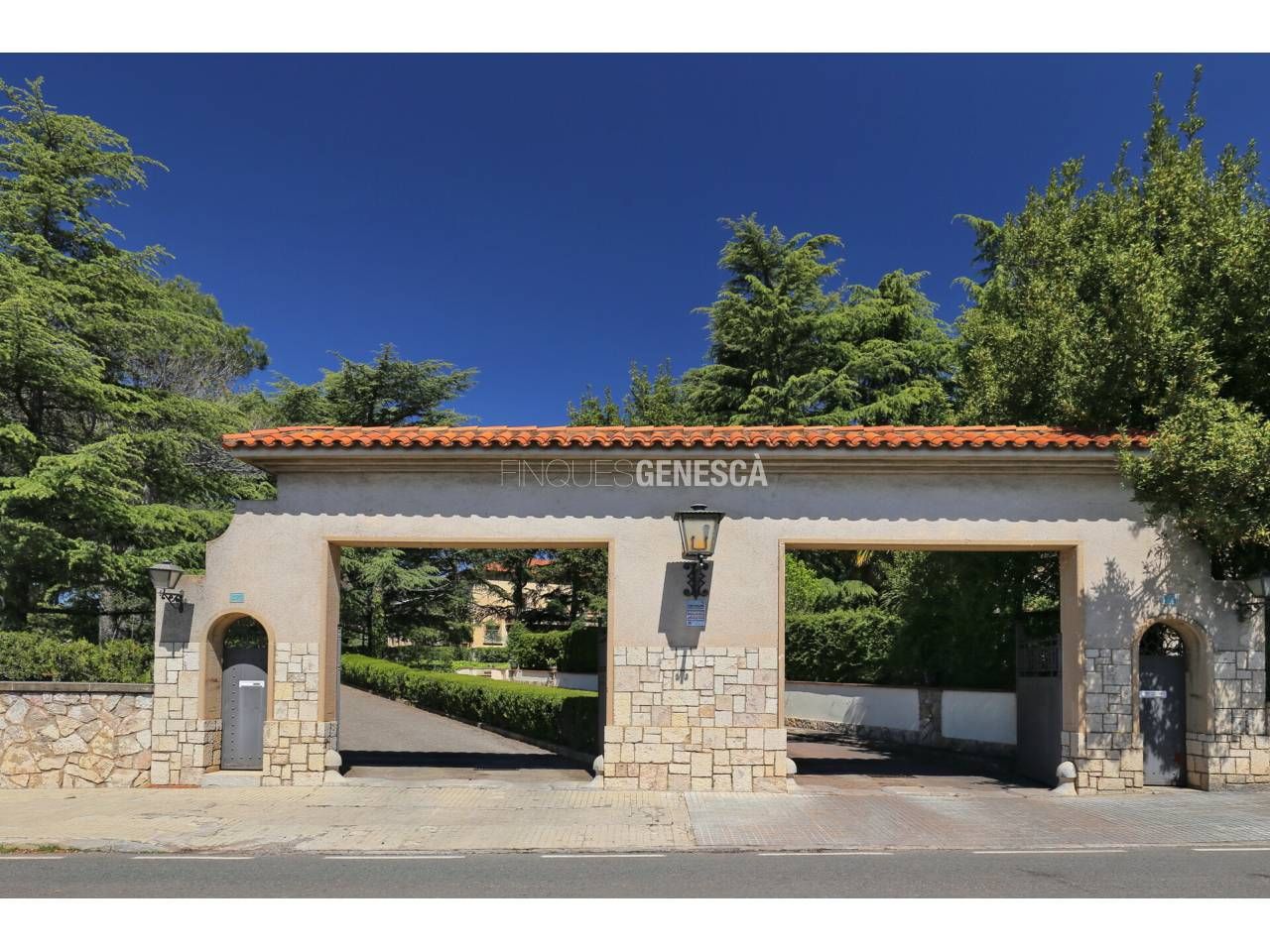 Vista exterior de Casa o xalet en venda en Matadepera amb Jardí privat, Terrassa i Piscina