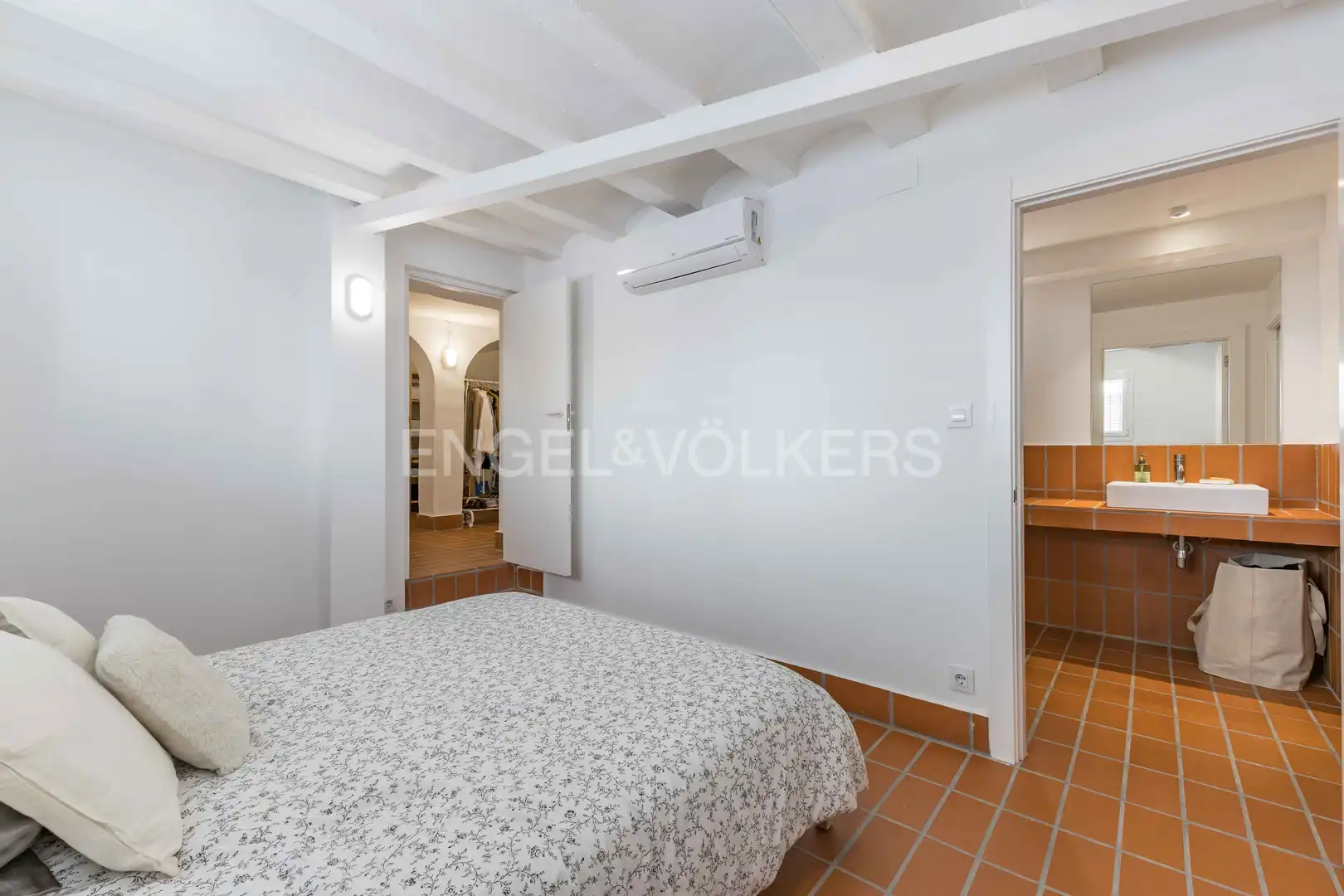 Schlafzimmer von Wohnung zum Verkauf in Barcelona mit Klimaanlage, Heizung und Abstellraum