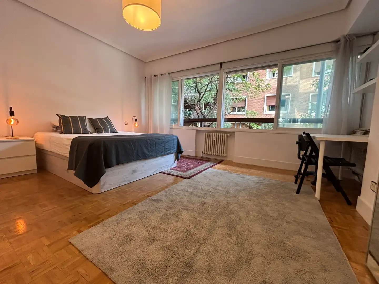 Schlafzimmer von Wohnung zur Miete in Madrid mit Klimaanlage, Heizung und Möbliert