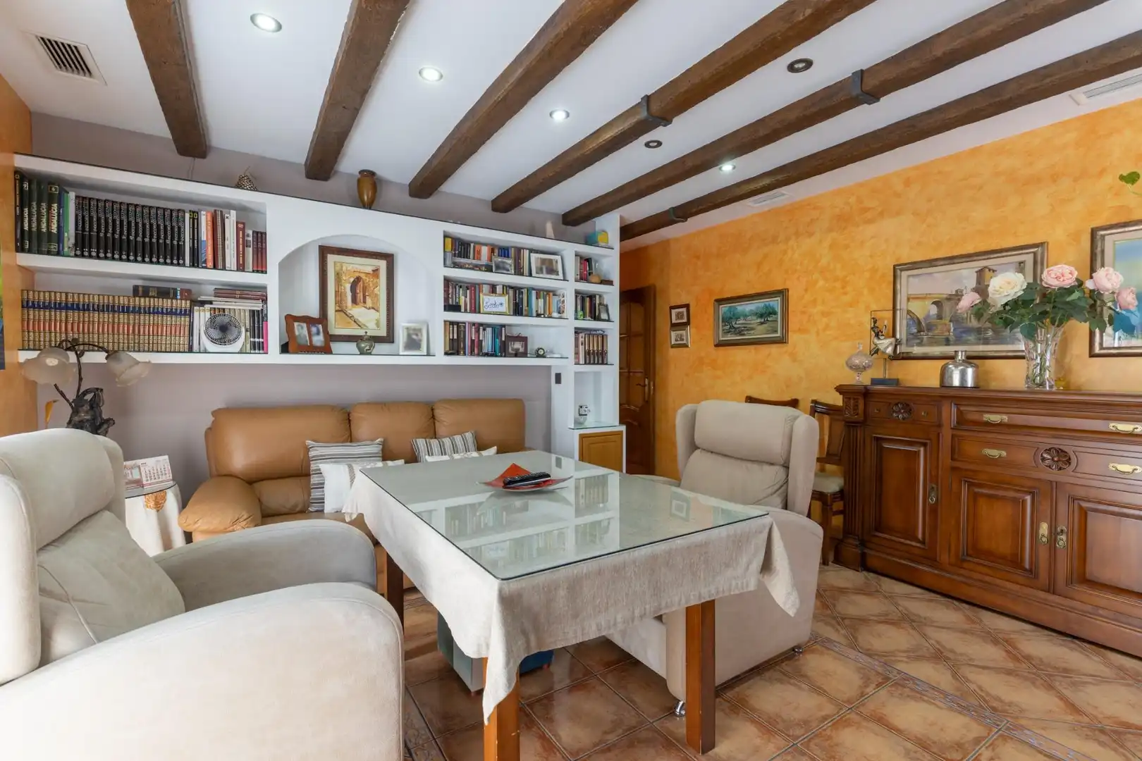 Living room of Houses for sale in Granada  with Air Conditioner, Heating and Storage room