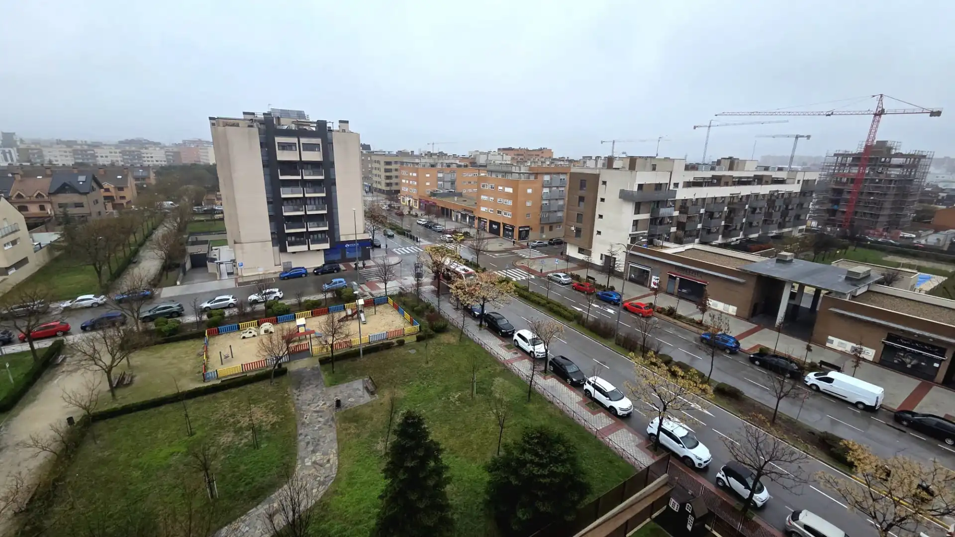 Außenansicht von Dachboden zum Verkauf in Fuenlabrada mit Klimaanlage, Heizung und Privatgarten