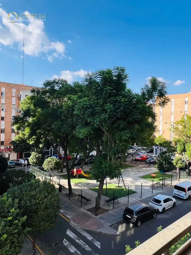 Vista exterior de Piso en venta en Sevilla con Aire acondicionado, Calefacción y Terraza