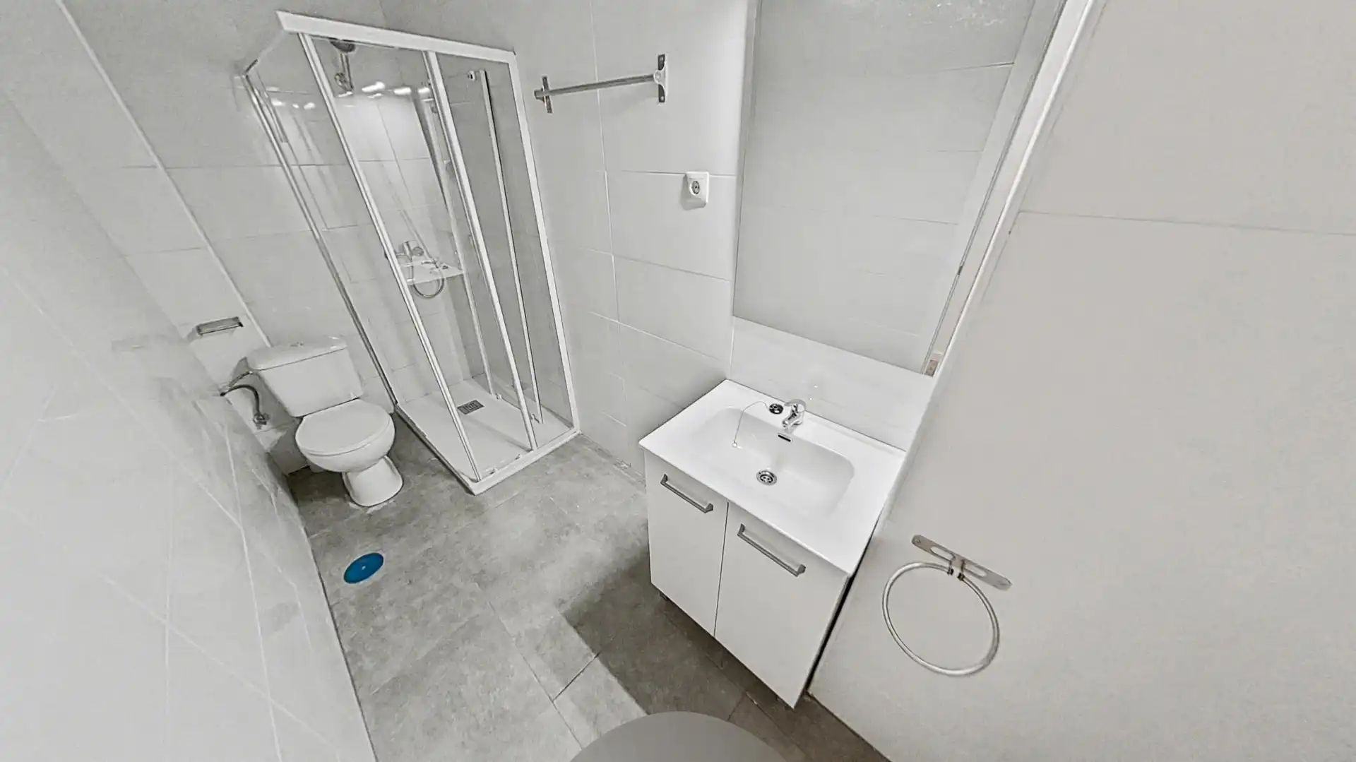 Bathroom of Flat for rent in Madrid  with Oven and Pets allowed