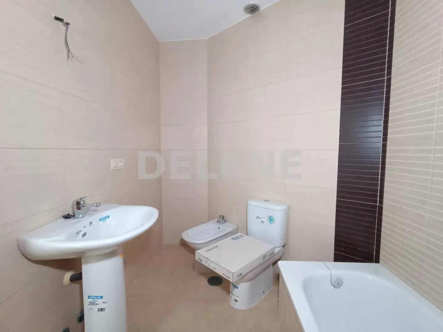 Baño de Dúplex en venta en Hellín con Calefacción, Parquet y Balcón