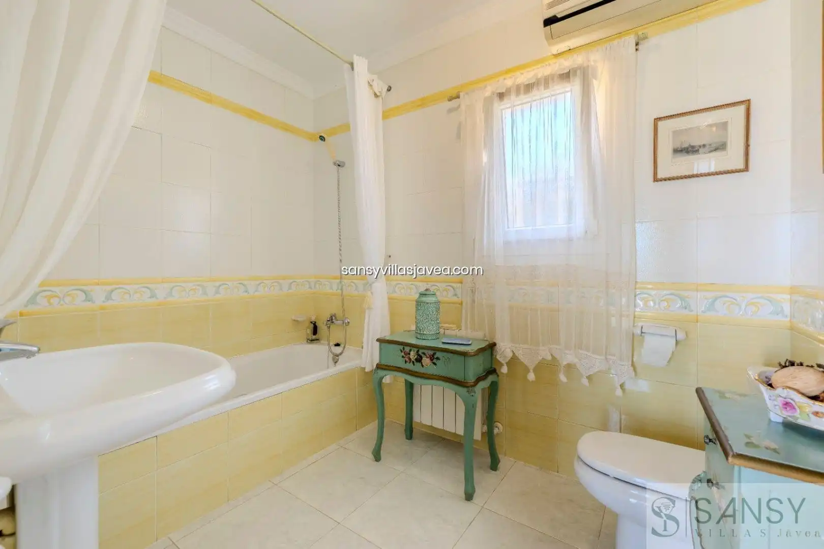Bathroom of Houses for sale in Jávea / Xàbia  with Air Conditioner and Storage room