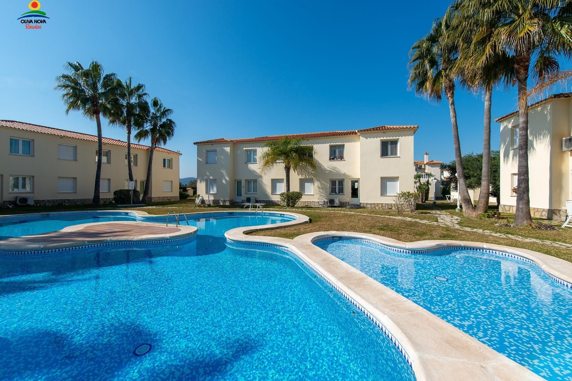 Exterior view of Apartment for sale in Oliva  with Air Conditioner, Heating and Private garden