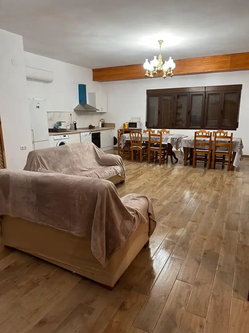 Sala d'estar de Casa o xalet de lloguer en Casasimarro amb Aire condicionat, Calefacció i Jardí privat