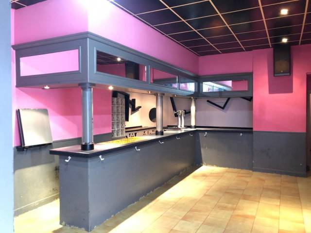 Local comercial en Venta en Renedo