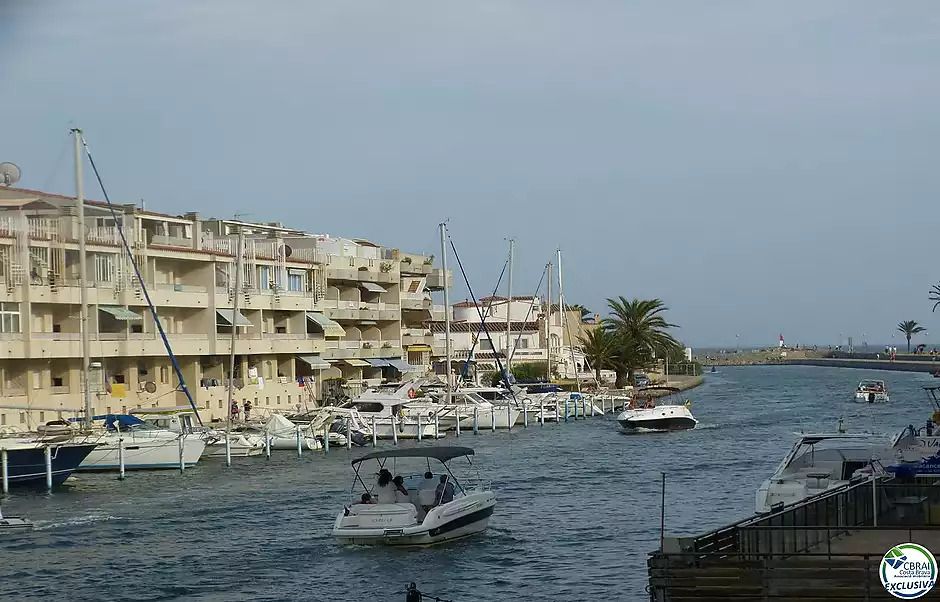 Vista exterior de Casa o xalet en venda en Empuriabrava amb Moblat